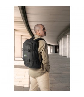 KAMPALA Mochila para portatil en poliester reciclado 900D de alta densidad con revestimiento resistente al agua y forro de p