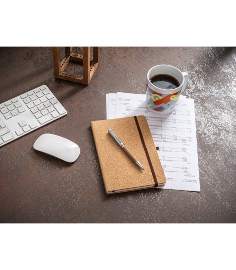 HAWKINS A5 Libreta de corcho A5 con paginas lisas en material certificado FSC y otros materiales sostenibles